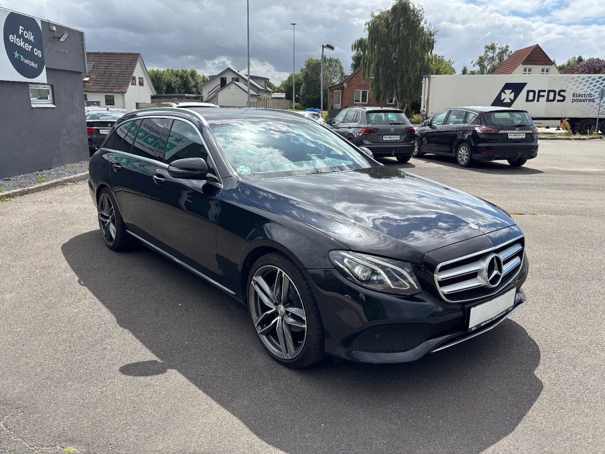 Thumbnail 18 af Mercedes-Benz E220